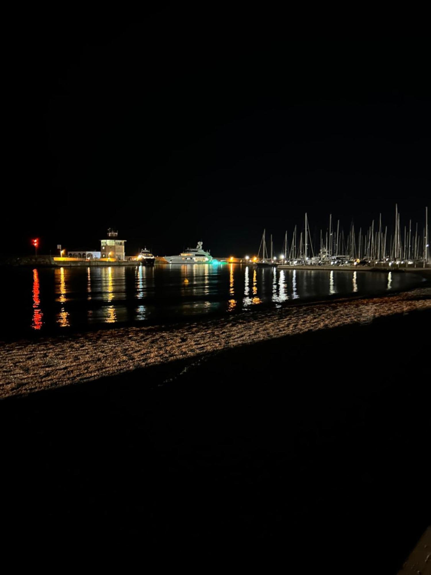 Appartamento 50 Mt Dal Mare Lido di Ostia Luaran gambar